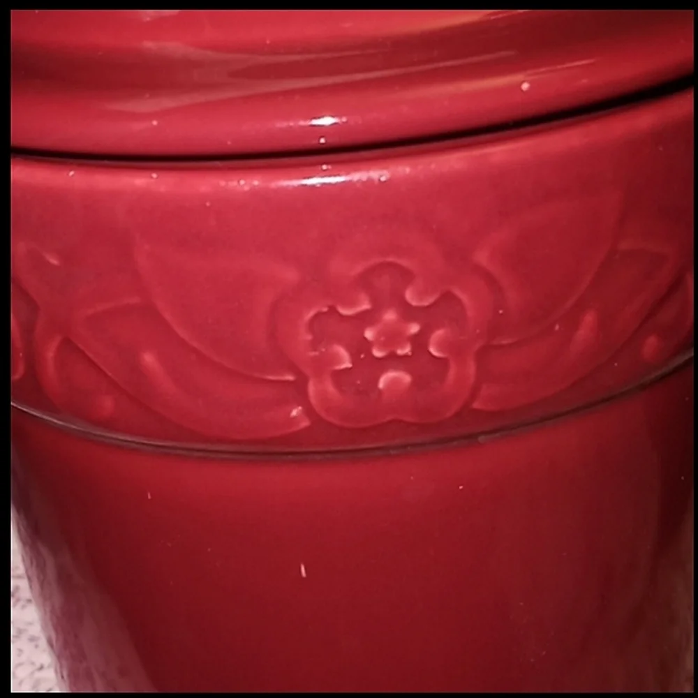 VINTAGE GRANDMAS OLD GLAZED CERAMIC COOKIE JAR🍪 WITH ENGRAVED FLORAL PATTERN